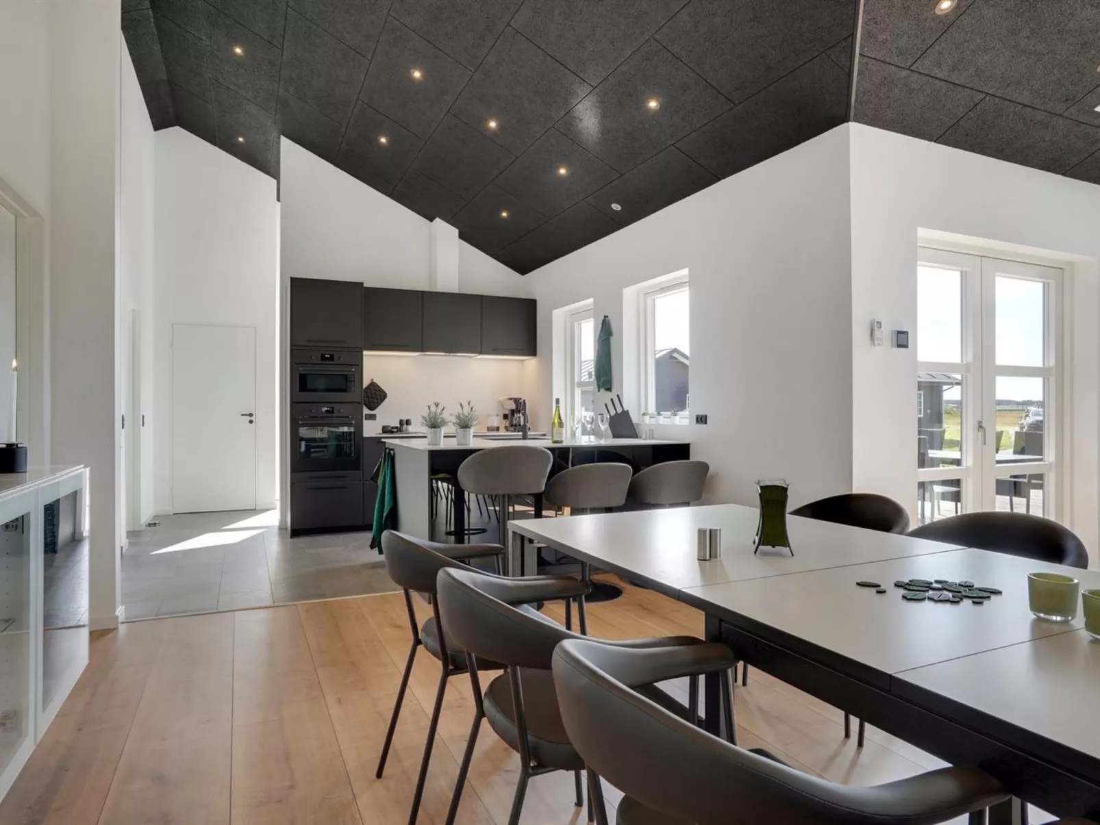 "Moreen" - 1.5km from the sea-Binnen