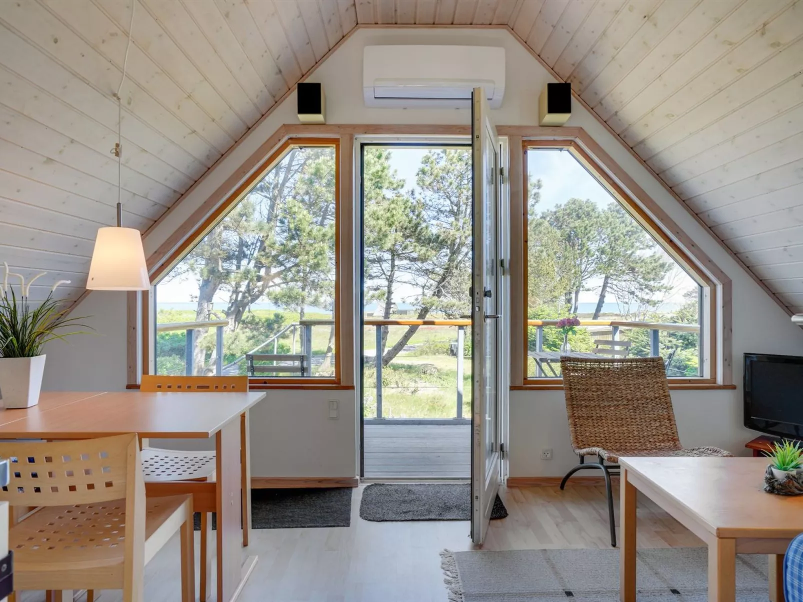 "Eivi" - 150m from the sea-Binnen