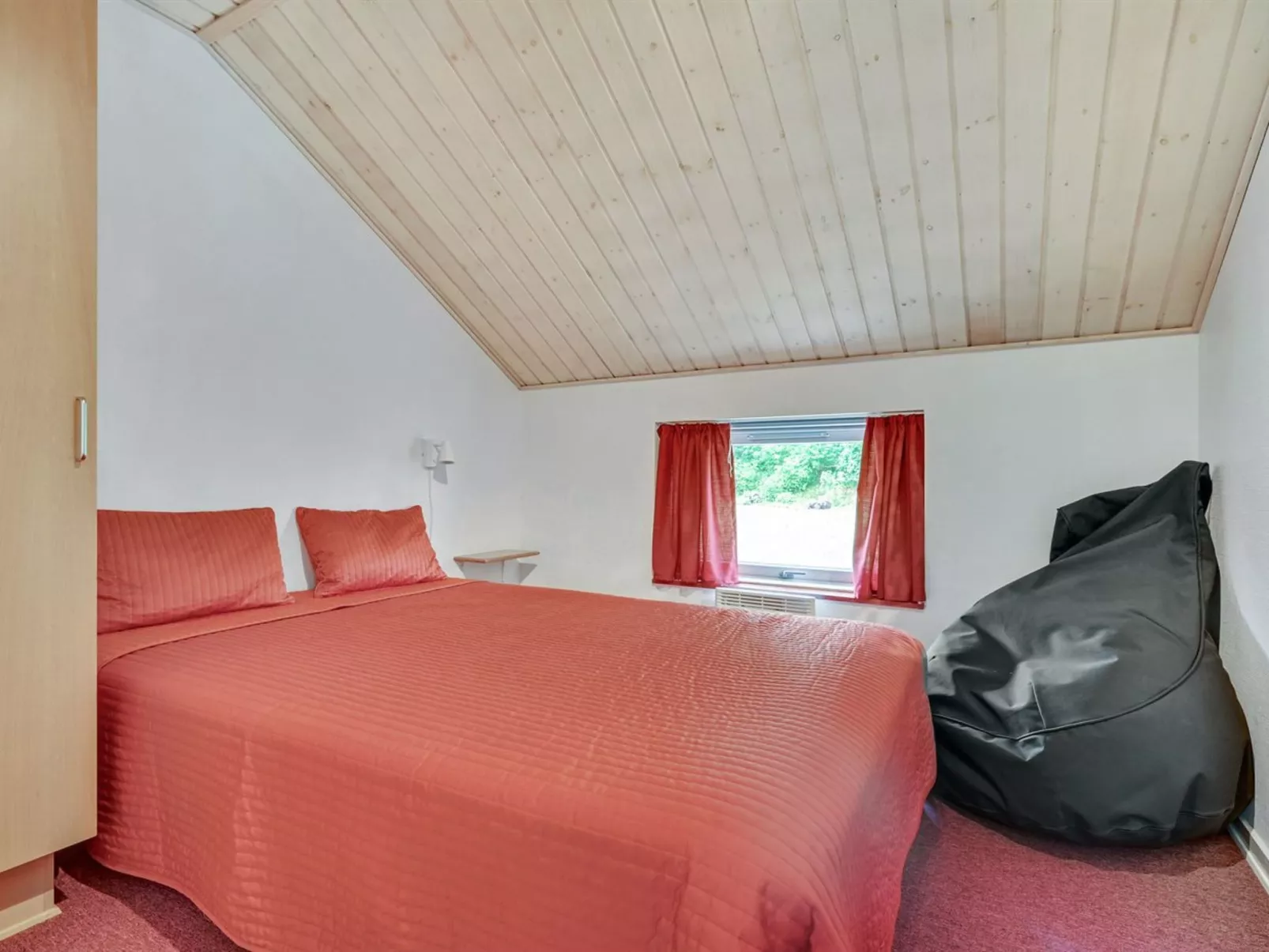 "Emly" - 1.1km from the sea-Binnen