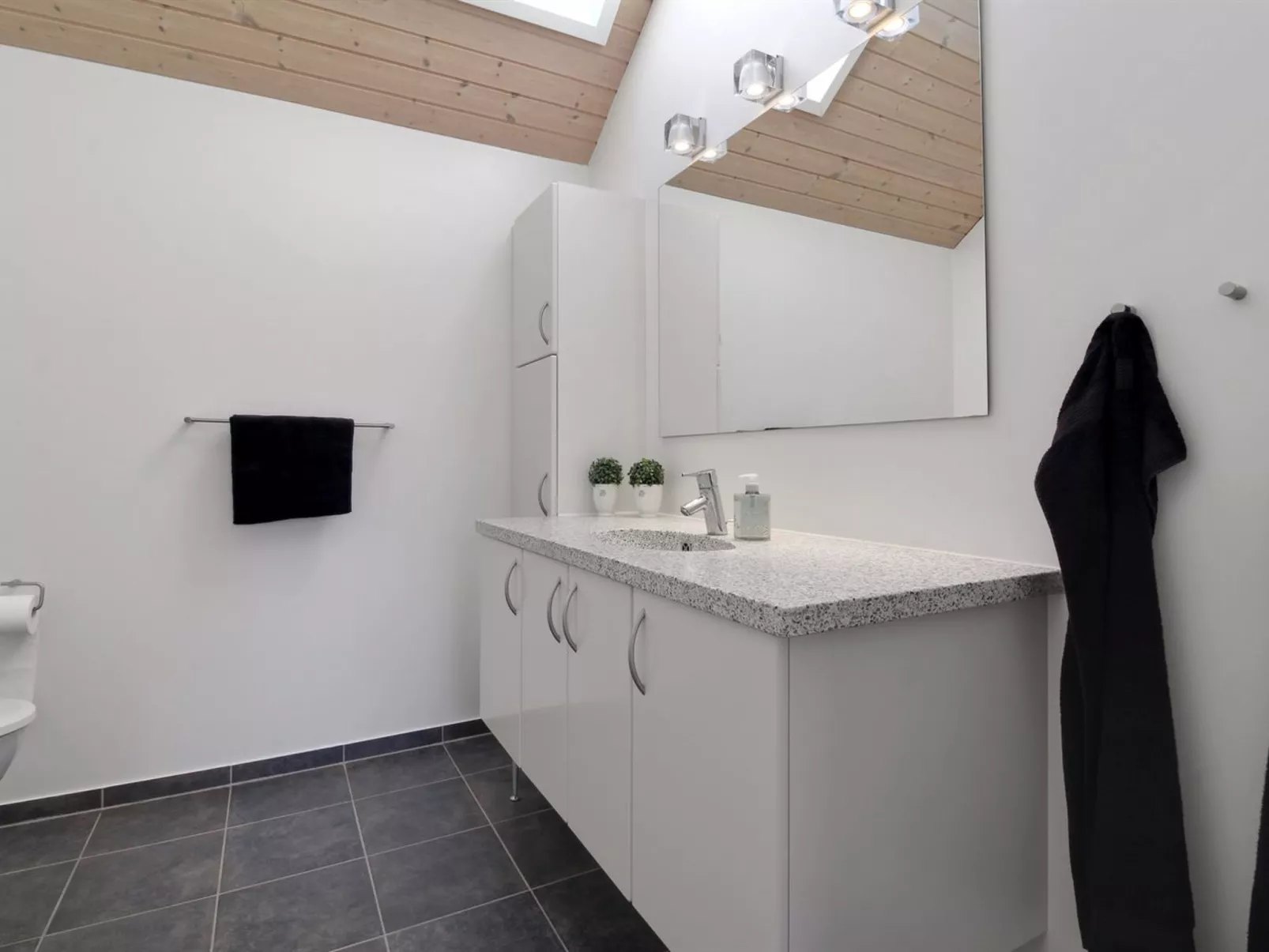 "Tilda" - 275m from the sea-Binnen