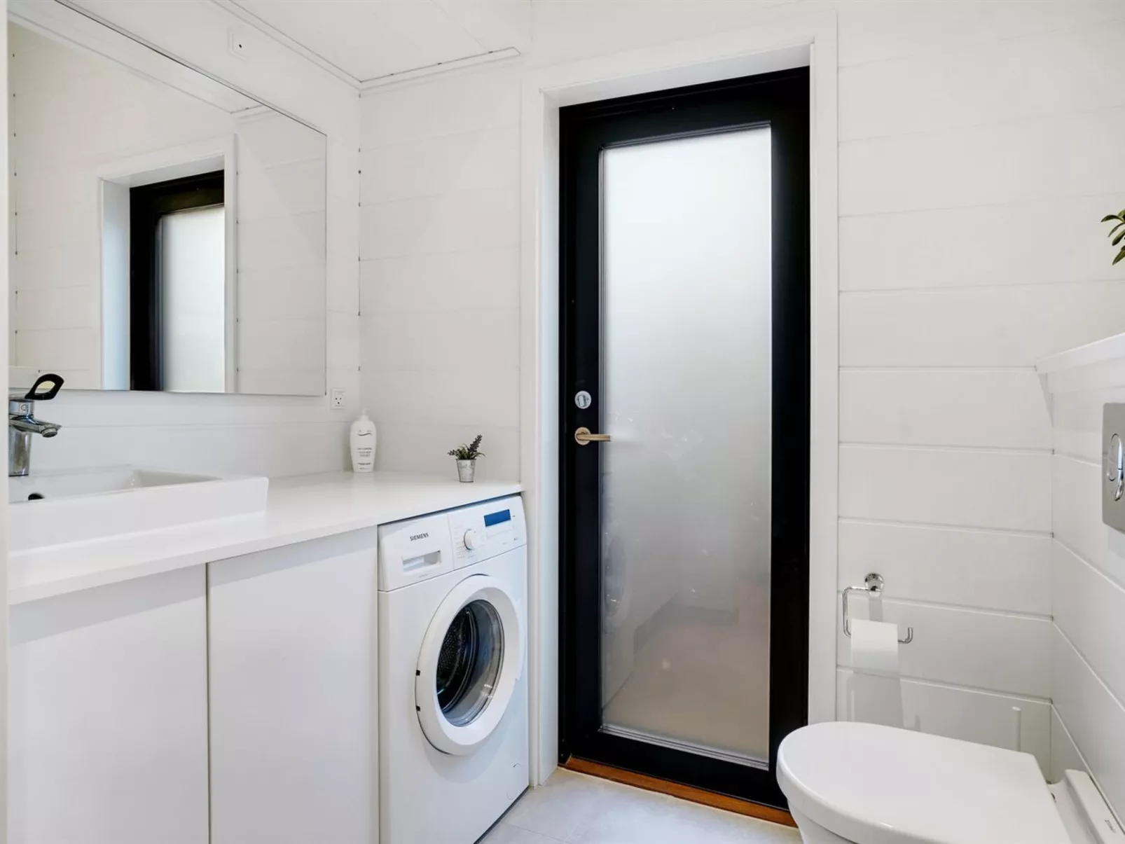 "Kjell" - 100m from the sea-Binnen