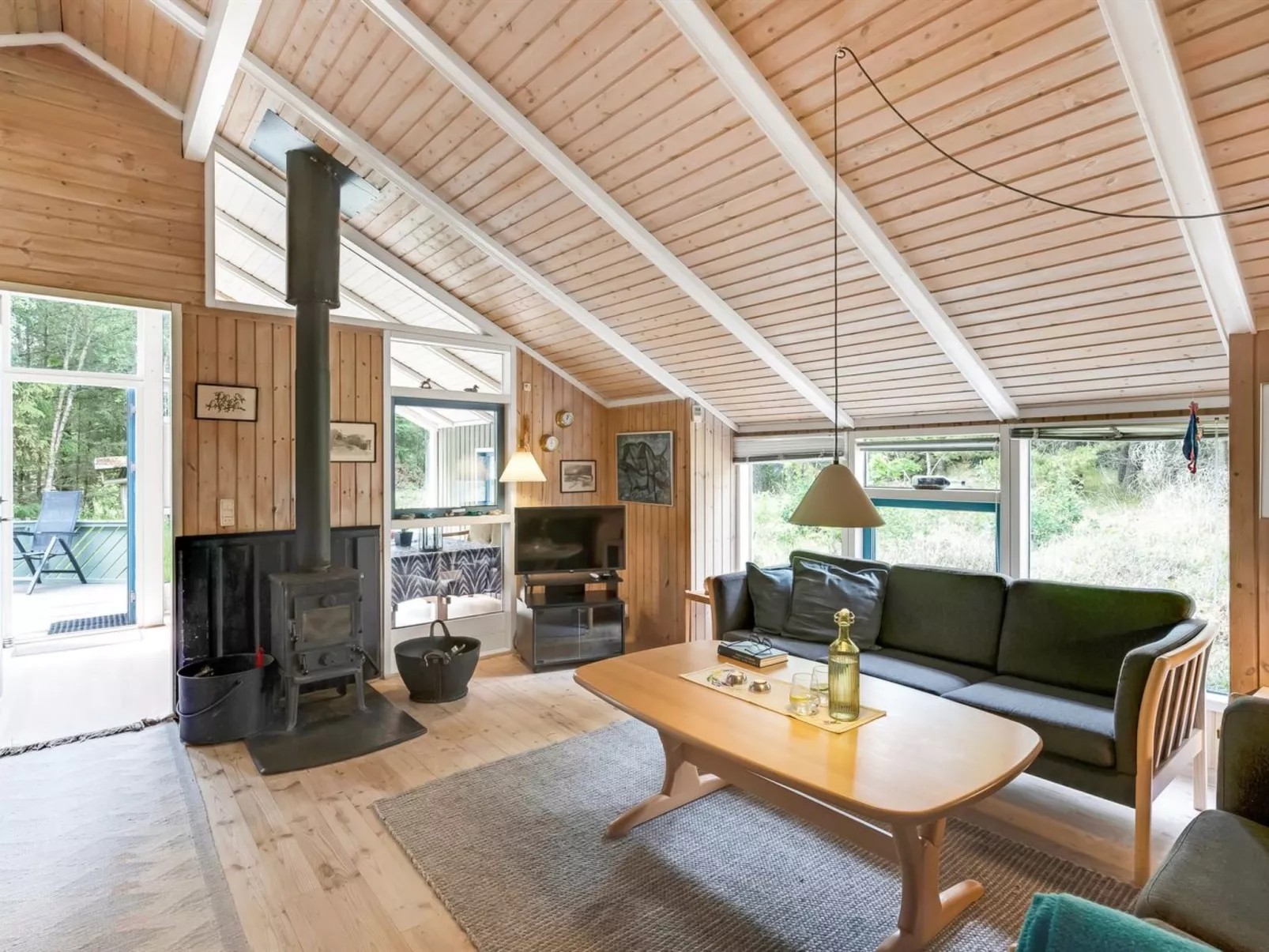 "Aamu" - 300m to the fjord-Binnen