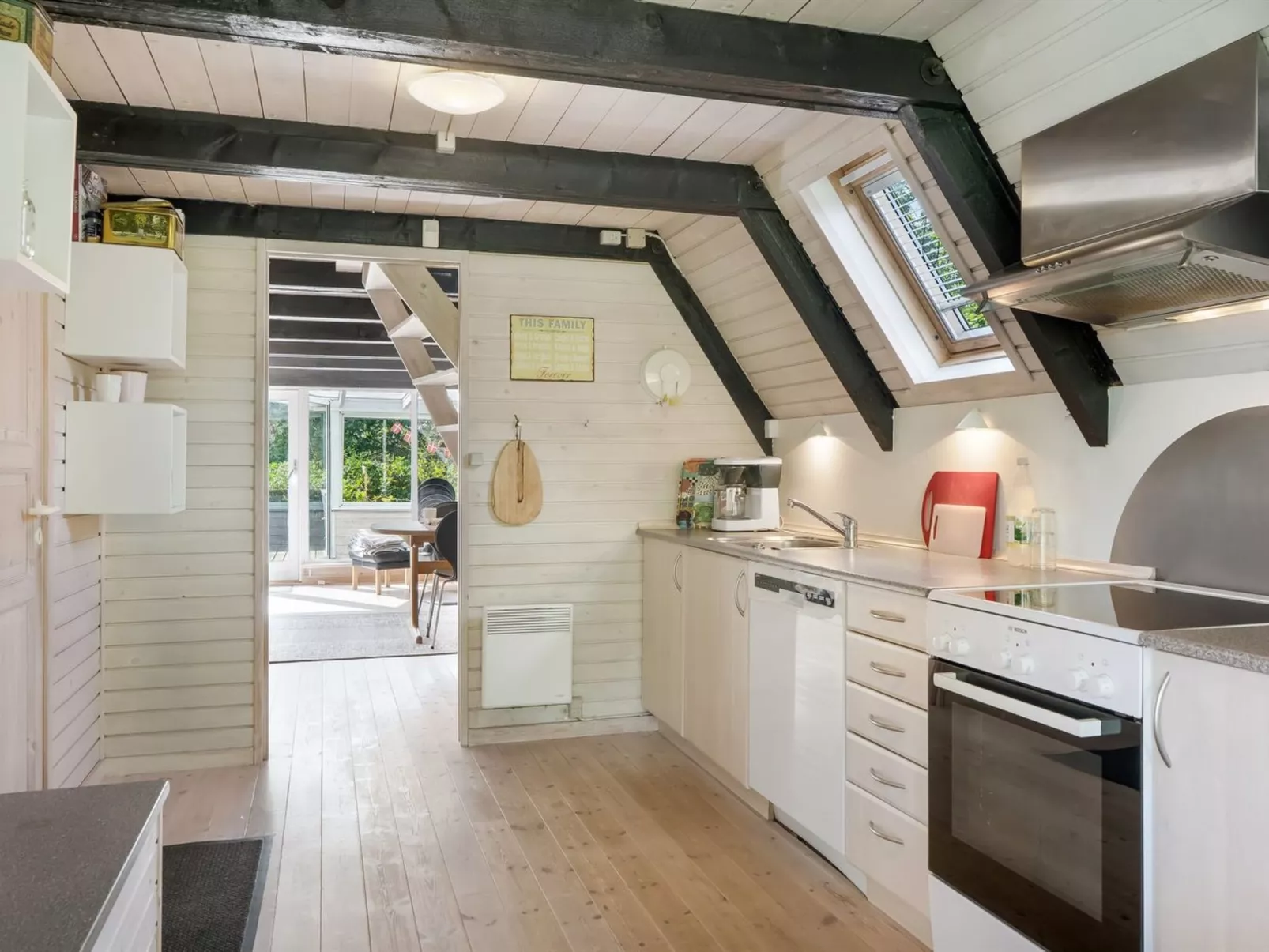 "Vladanka" -  from the sea-Binnen