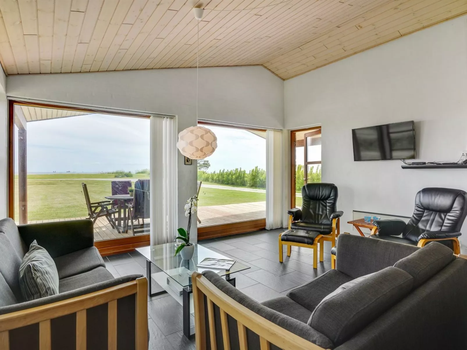 "Roope" - 50m from the sea-Binnen