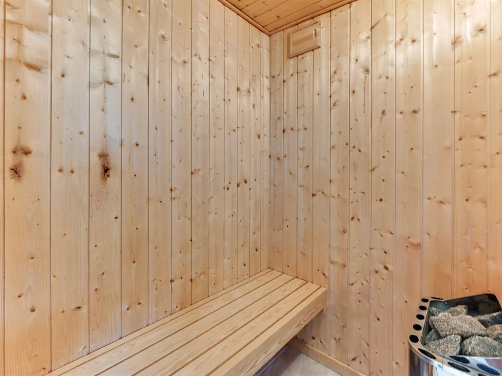 "Estrid" - 30km from the sea-Binnen