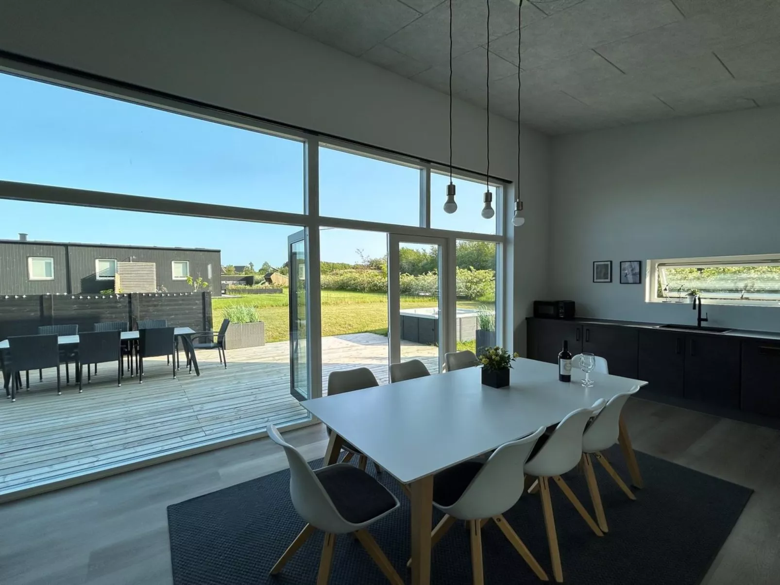 "Aatami" - 500m from the sea-Binnen