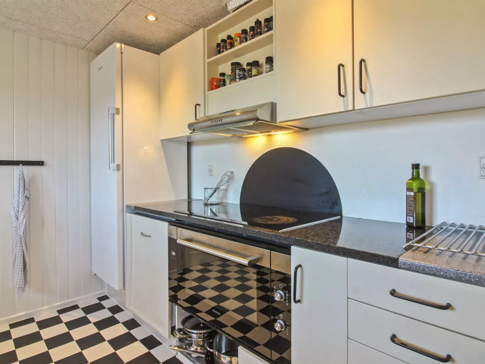 "Janakij" - 475m from the sea-Binnen