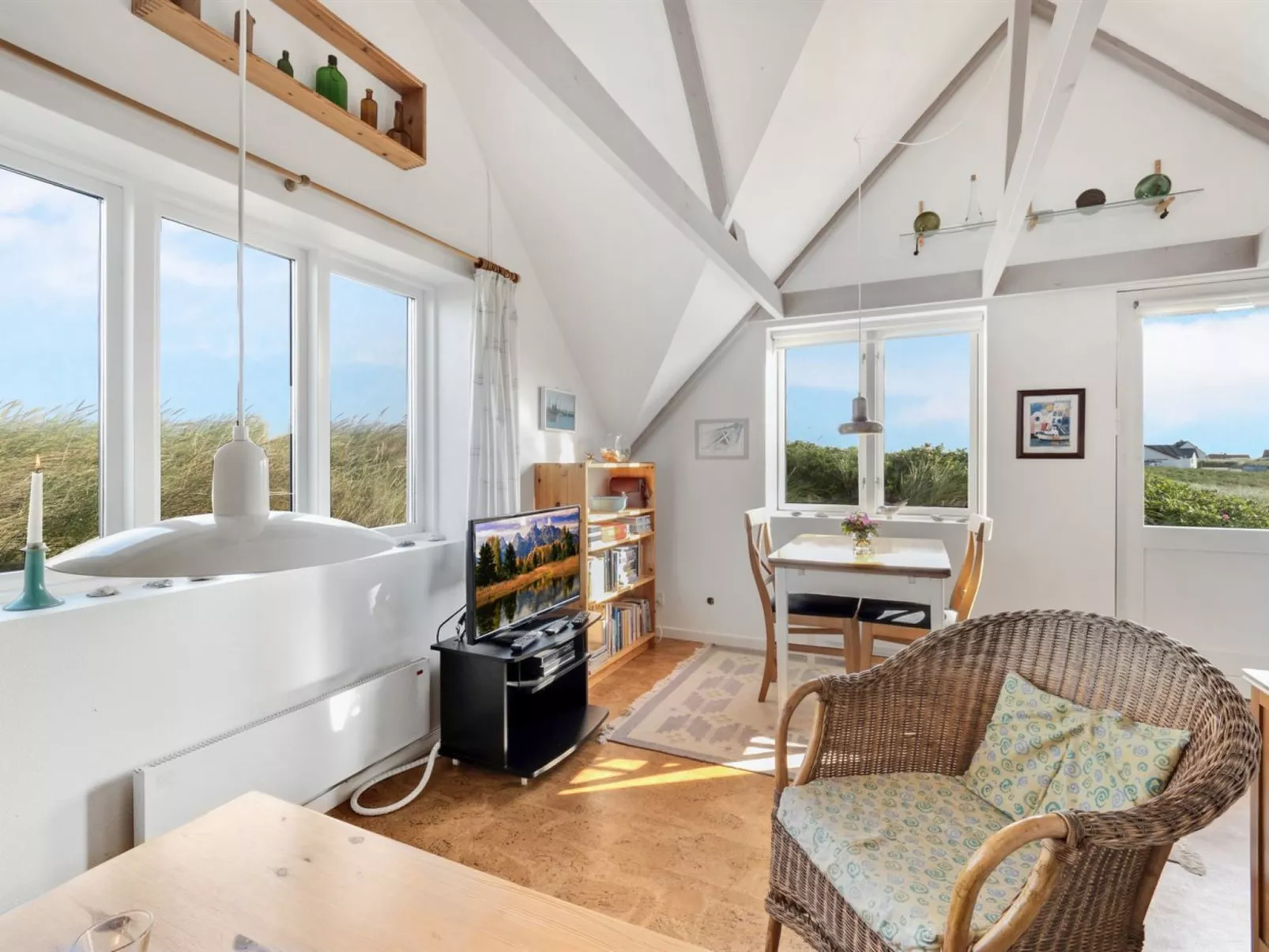 "Ebba" - 25m from the sea-Binnen