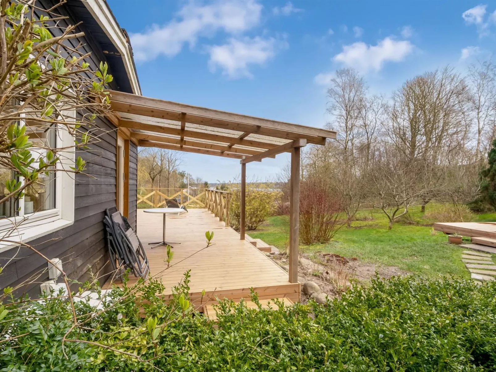 "Self" - 400m to the fjord-Buiten