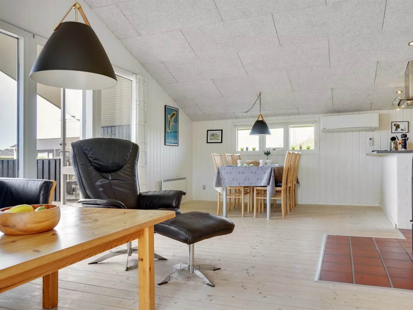 "Apolonia" -  from the sea-Binnen