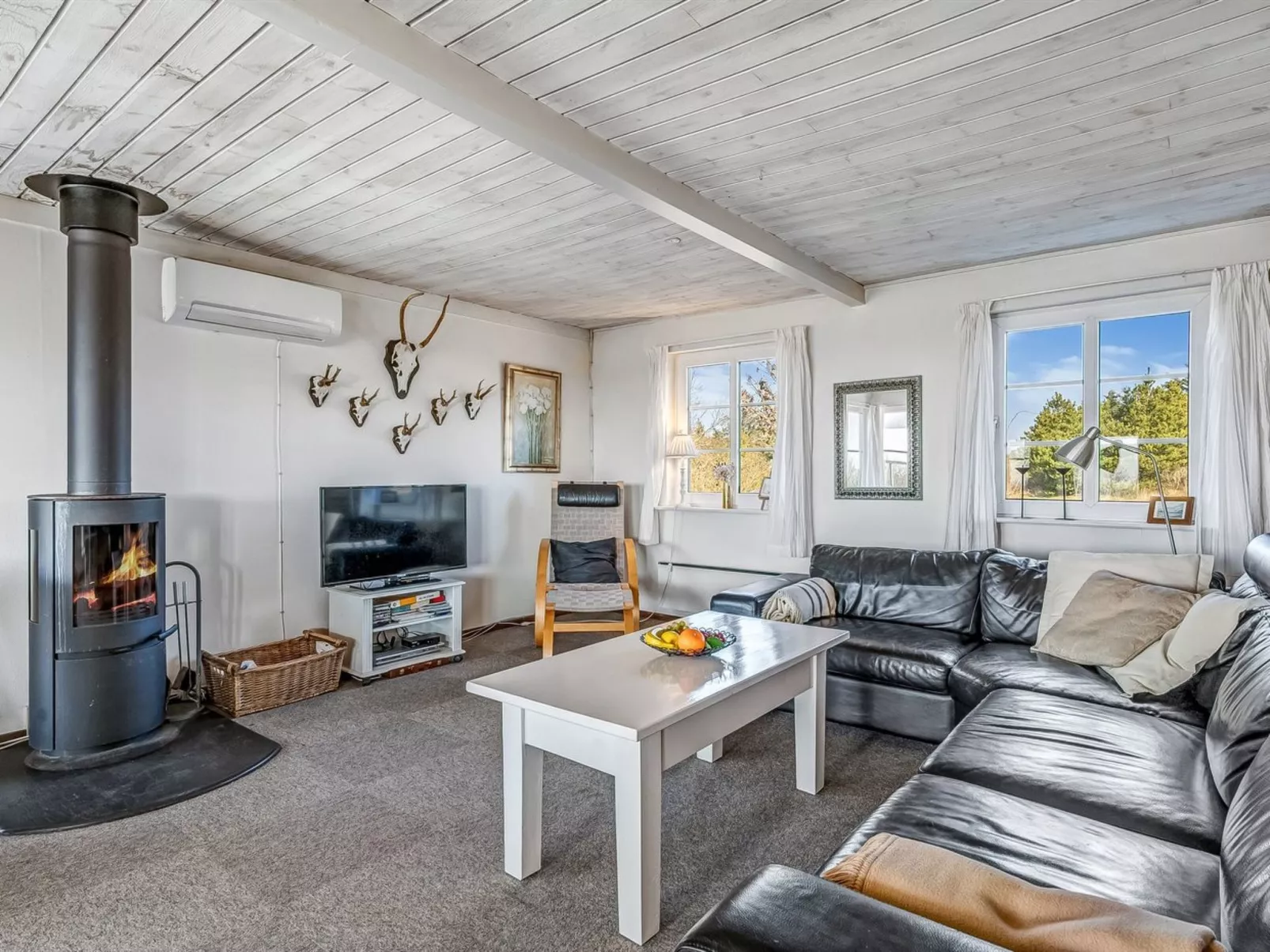 "Bjart" - 50m to the fjord-Binnen