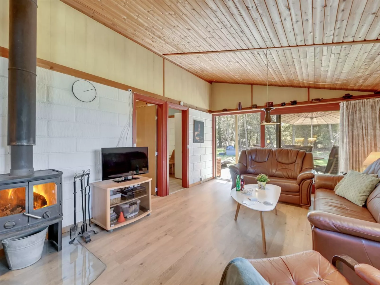 "Agna" - 700m to the fjord-Binnen