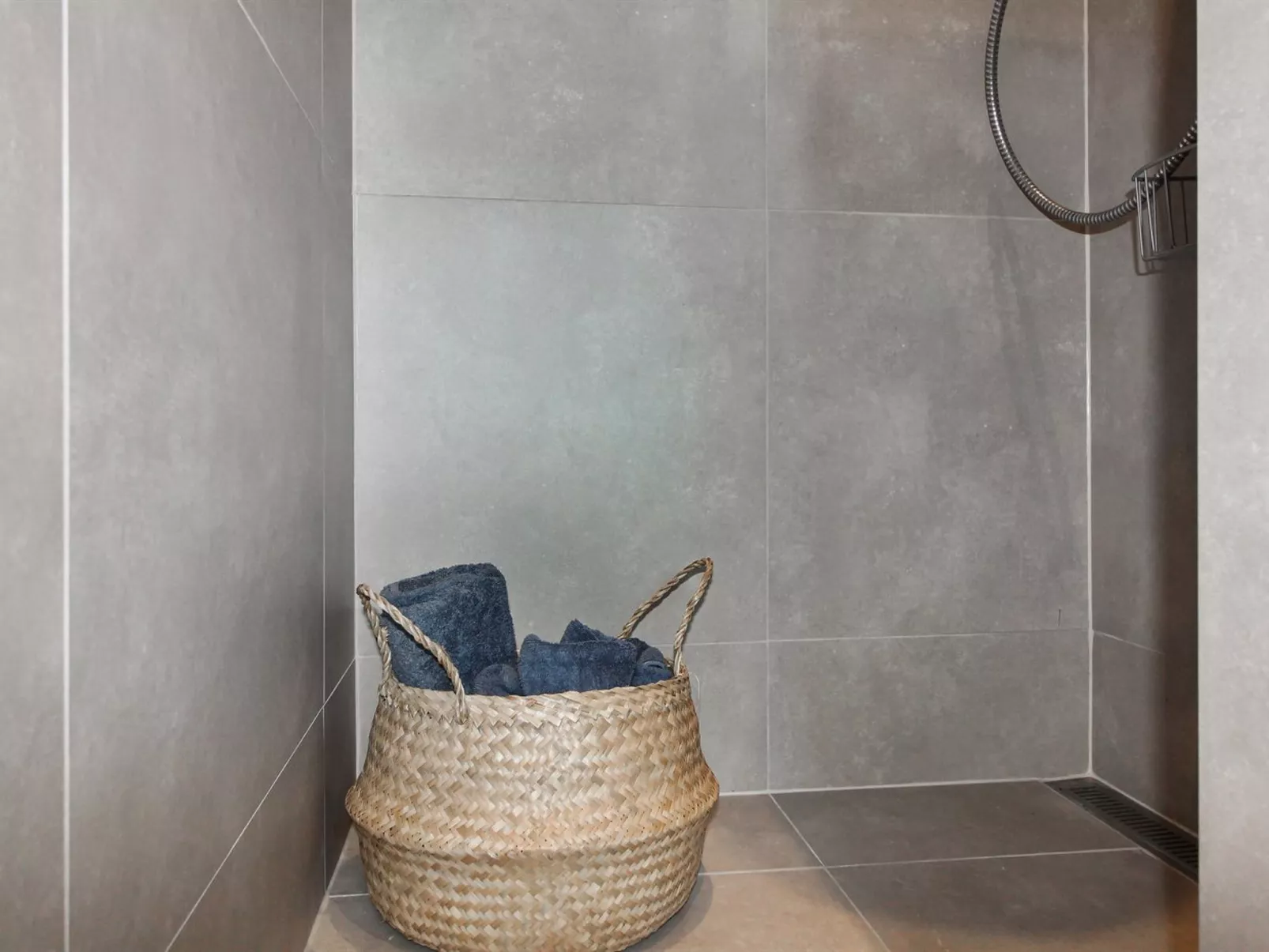 "Awarth" - 500m from the sea-Binnen