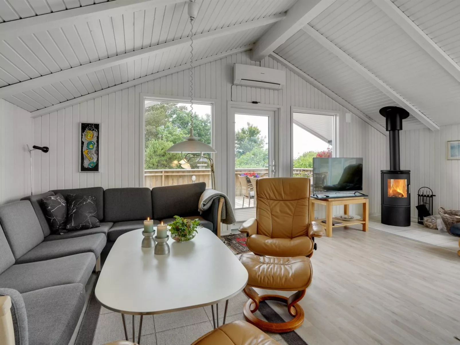 "Arlette" - 1.8km from the sea-Binnen