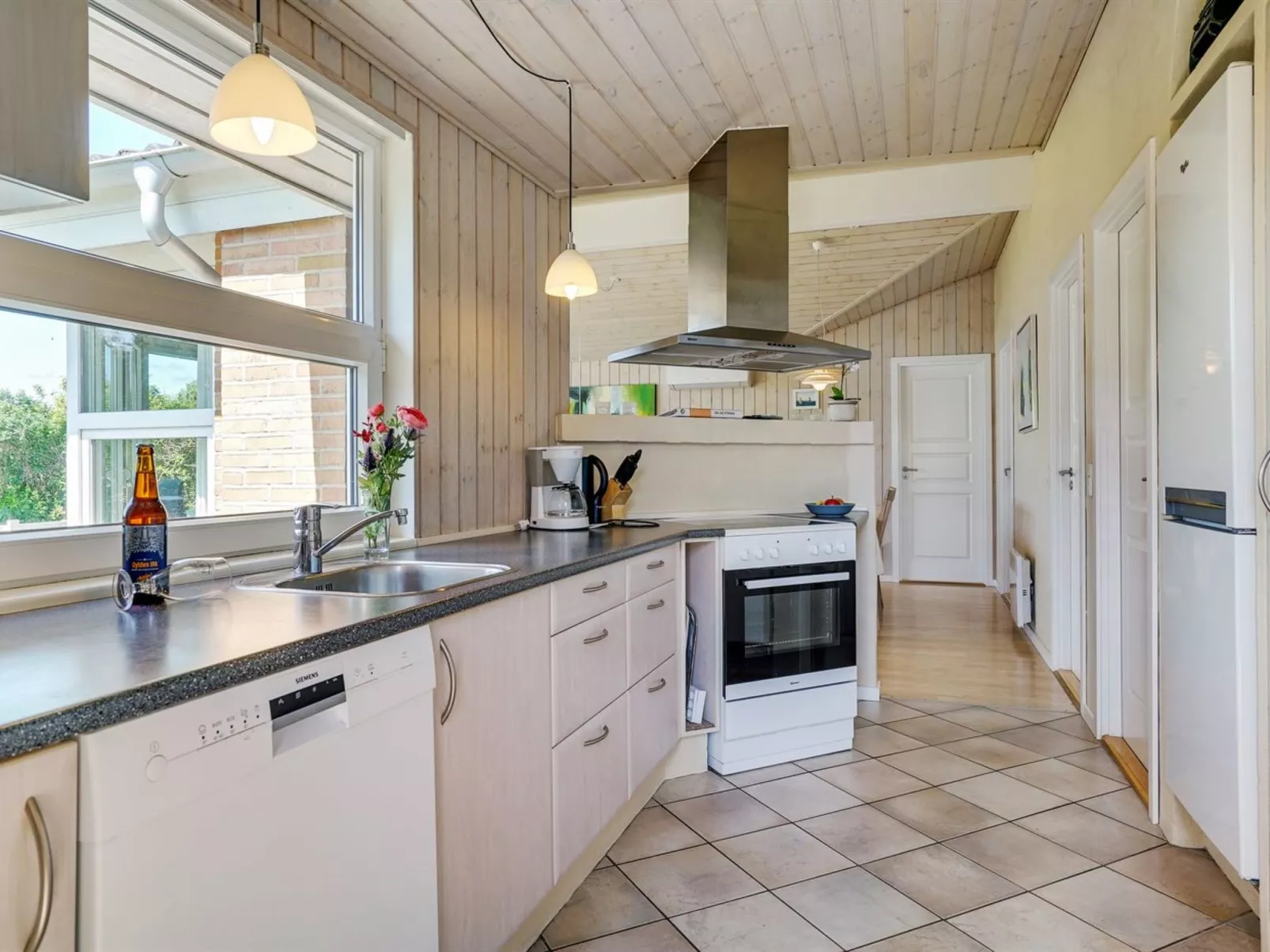 "Kajana" - 400m from the sea-Binnen