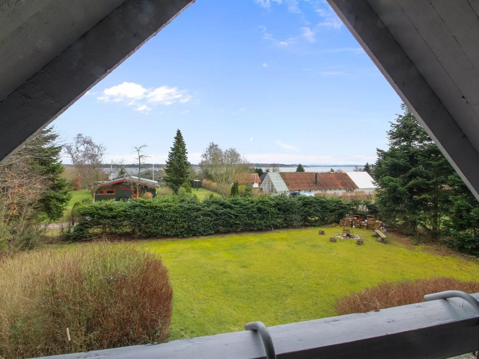 "Ellenor" - 300m to the fjord-Buiten