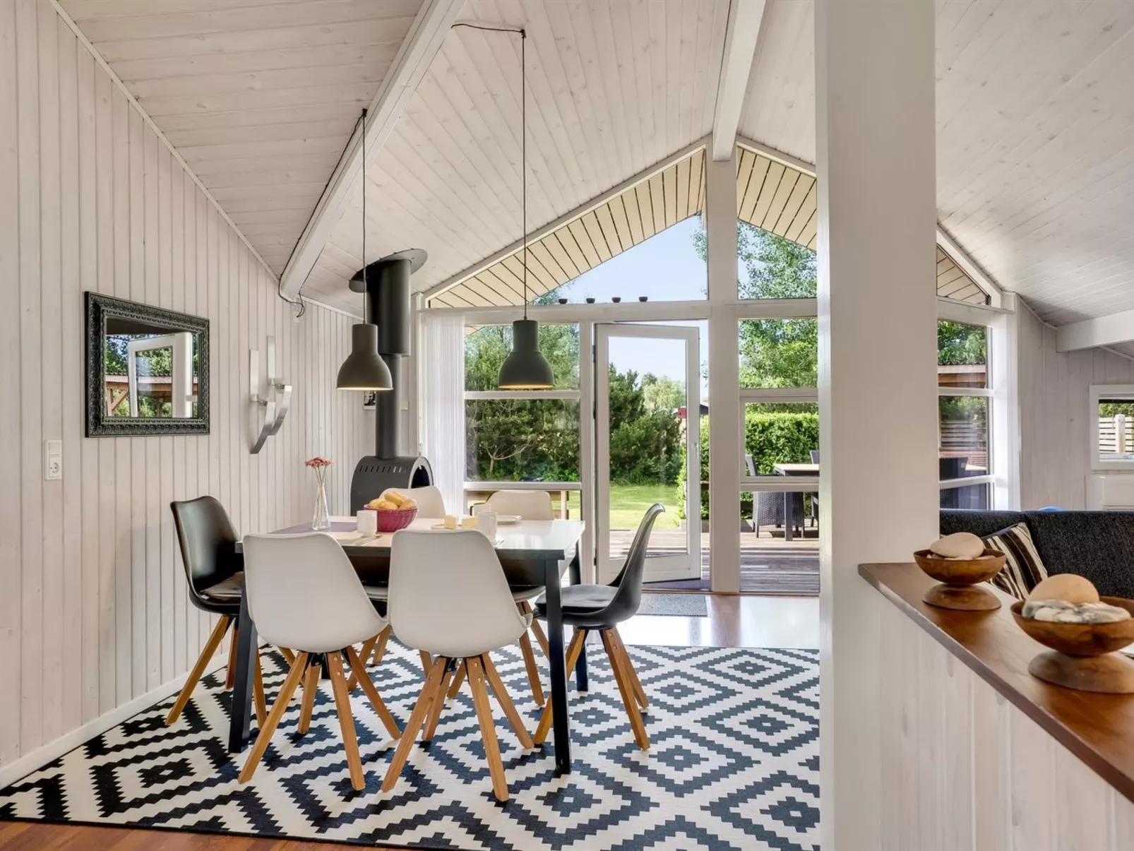 "Truls" - 800m from the sea-Binnen