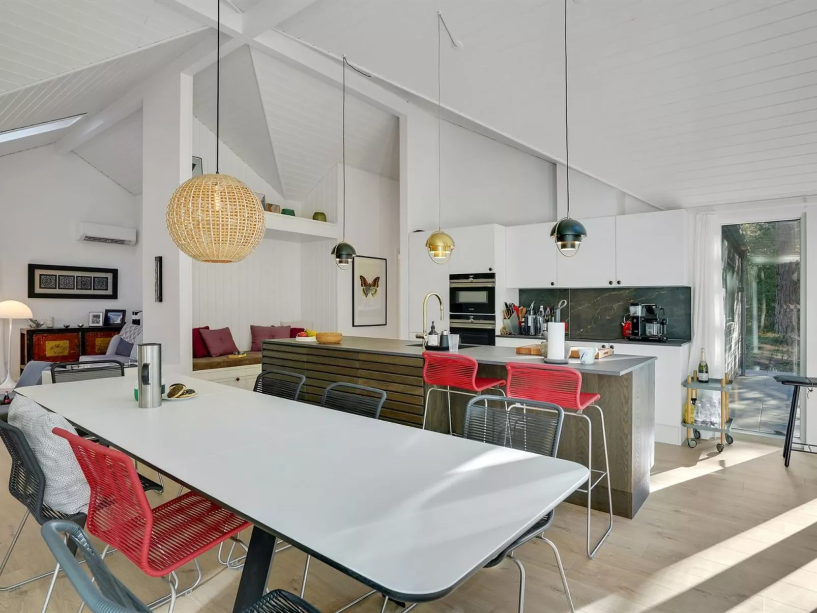 "Iwa" - 475m from the sea-Binnen