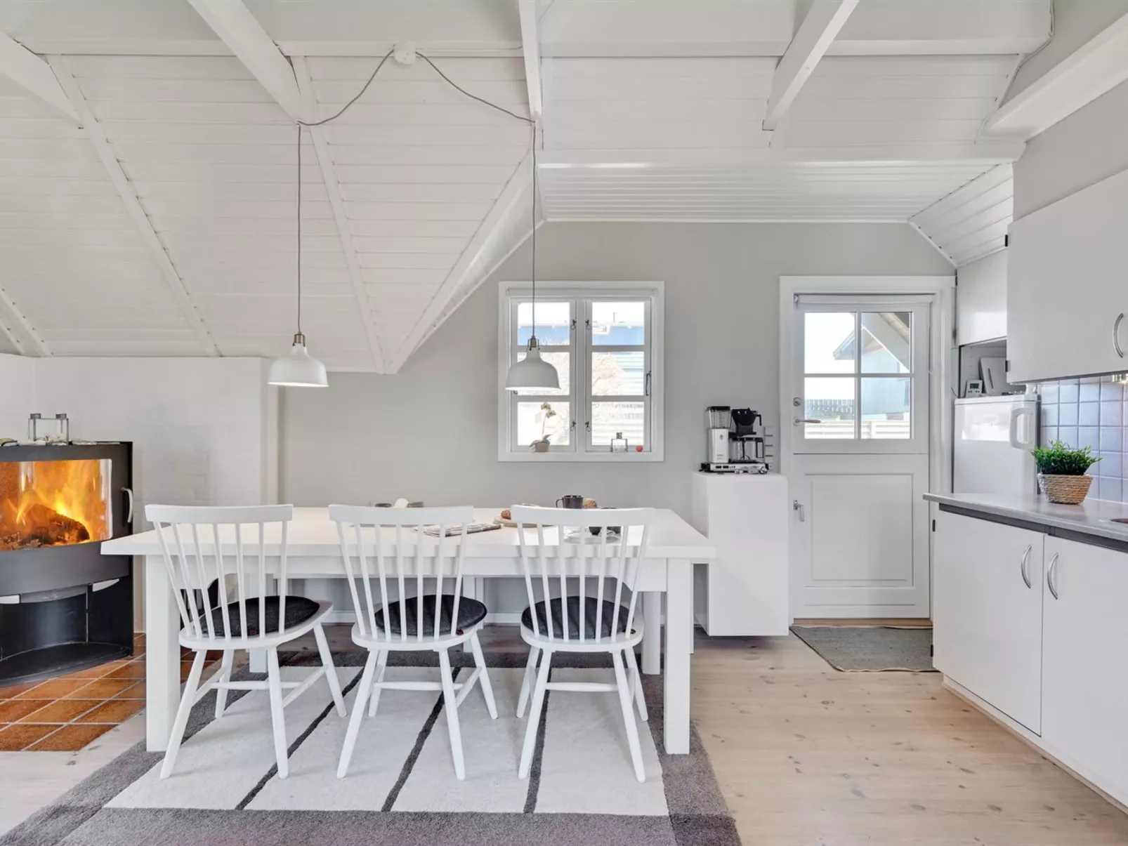 "Ulv" - 25m from the sea-Binnen