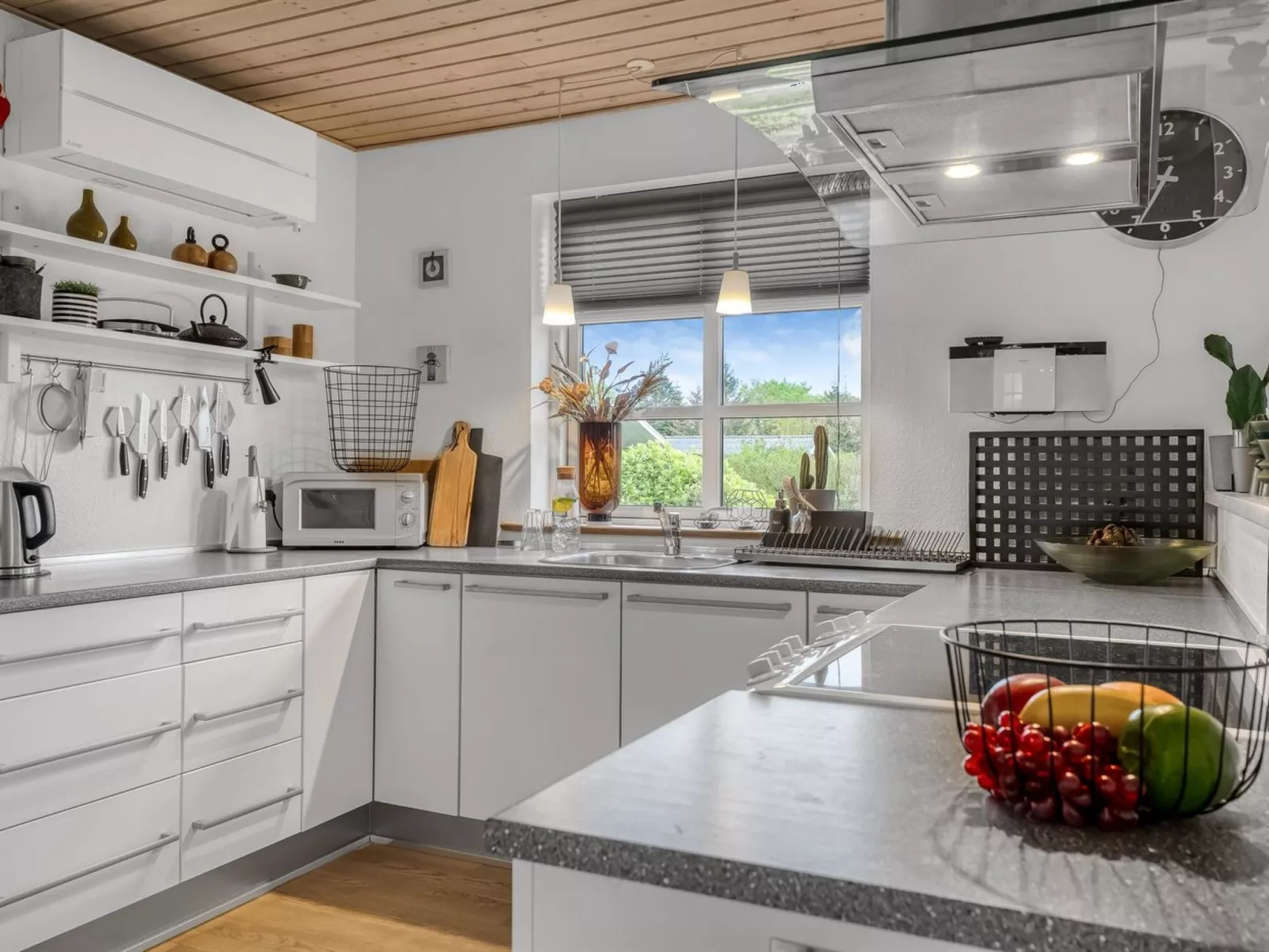 "Christina" - 300m to the fjord-Binnen