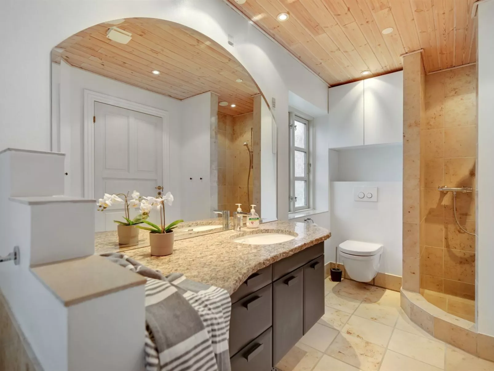 "Malinda" - 500m from the sea-Binnen