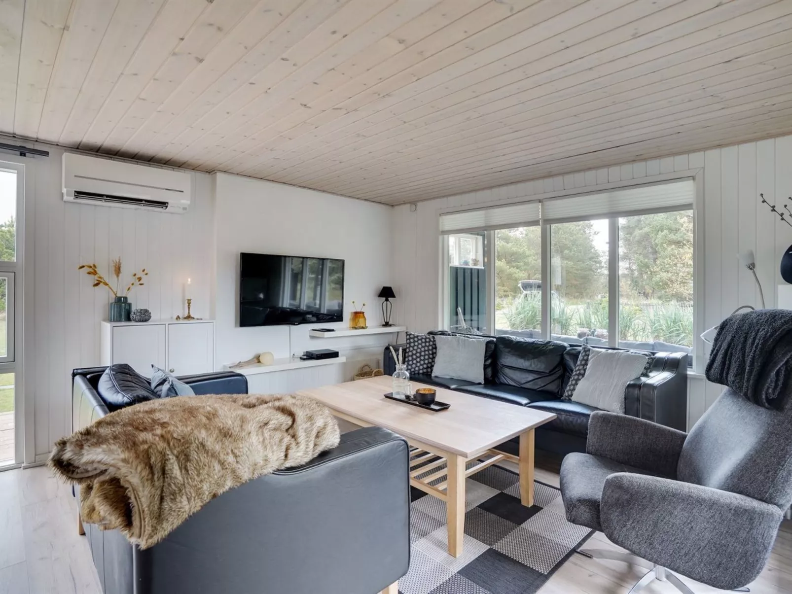 "Monja" - 2.2km from the sea-Binnen