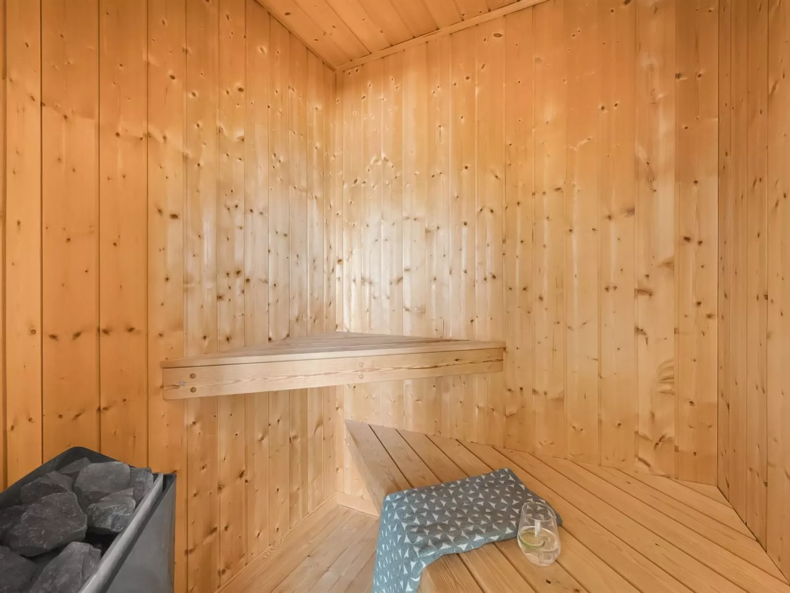 "Thrugot" -  from the sea-Binnen