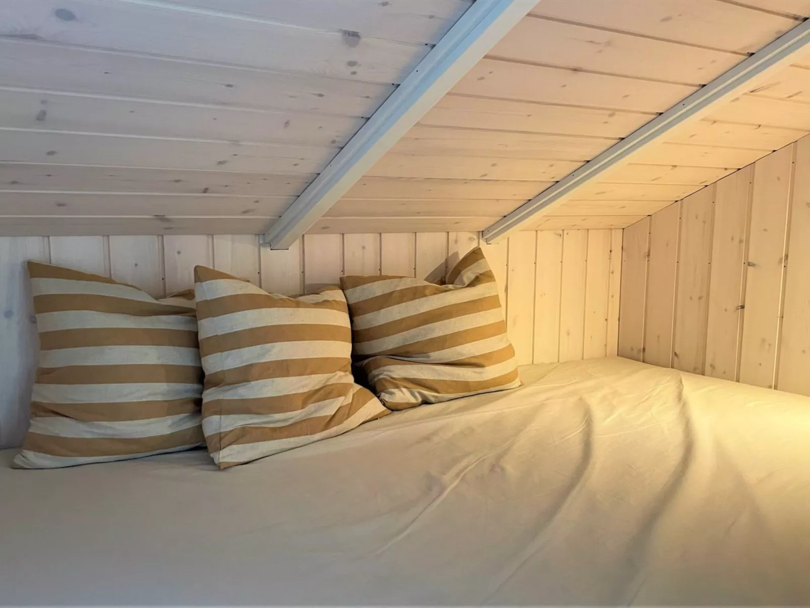 "Danna" - 850m to the fjord-Binnen