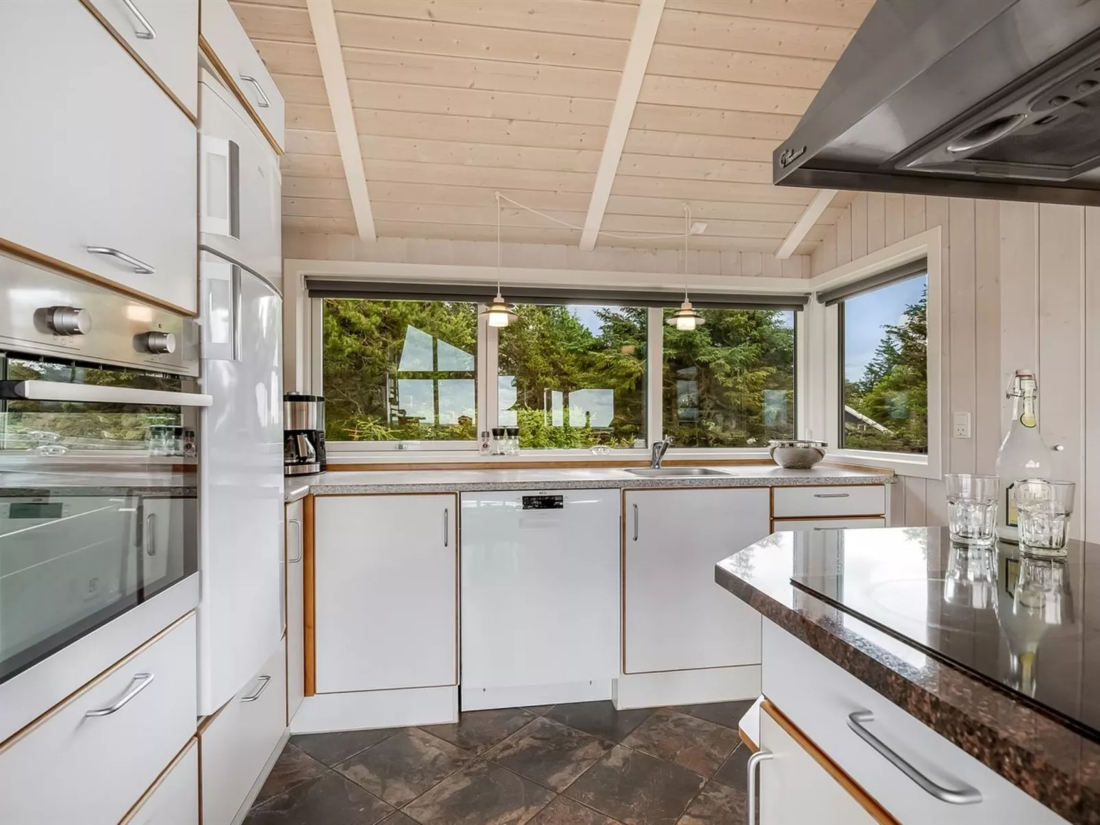 "Leona" - 250m to the fjord-Binnen