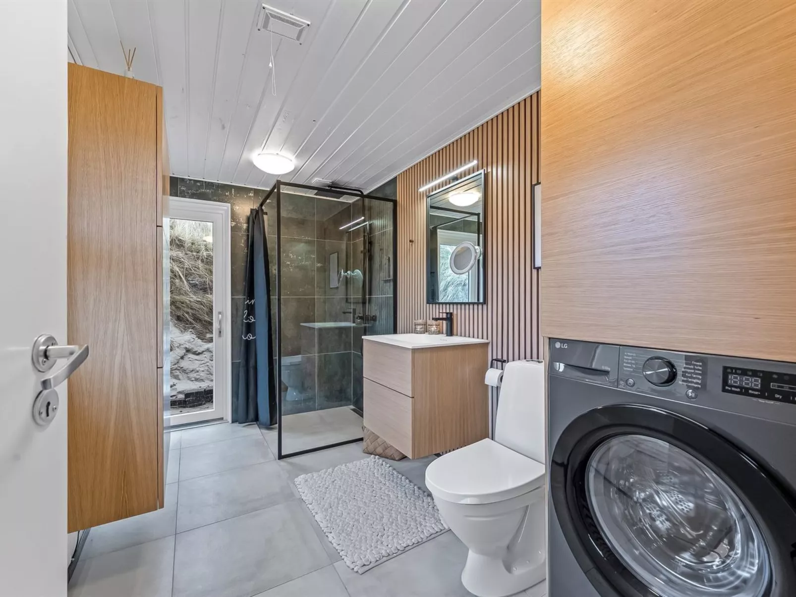 "Assa" -  from the sea-Binnen