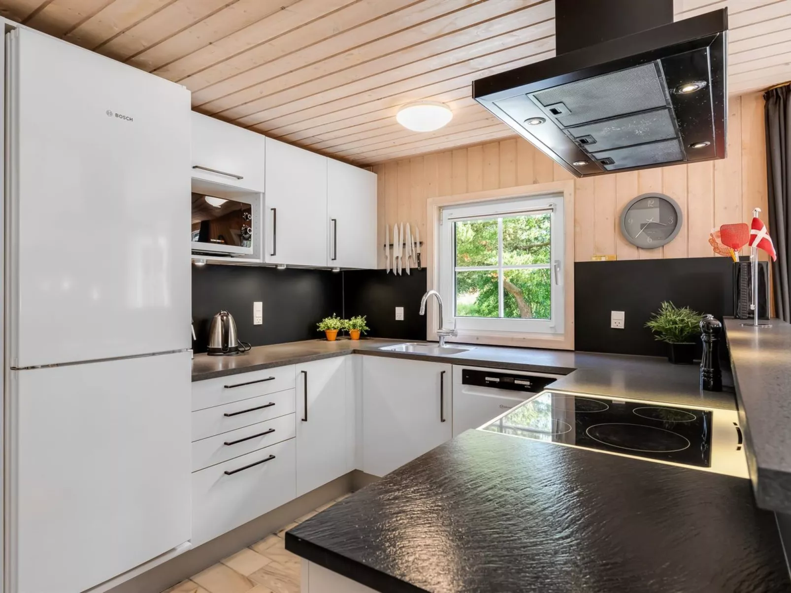 "Gunvald" - 2km to the fjord-Binnen