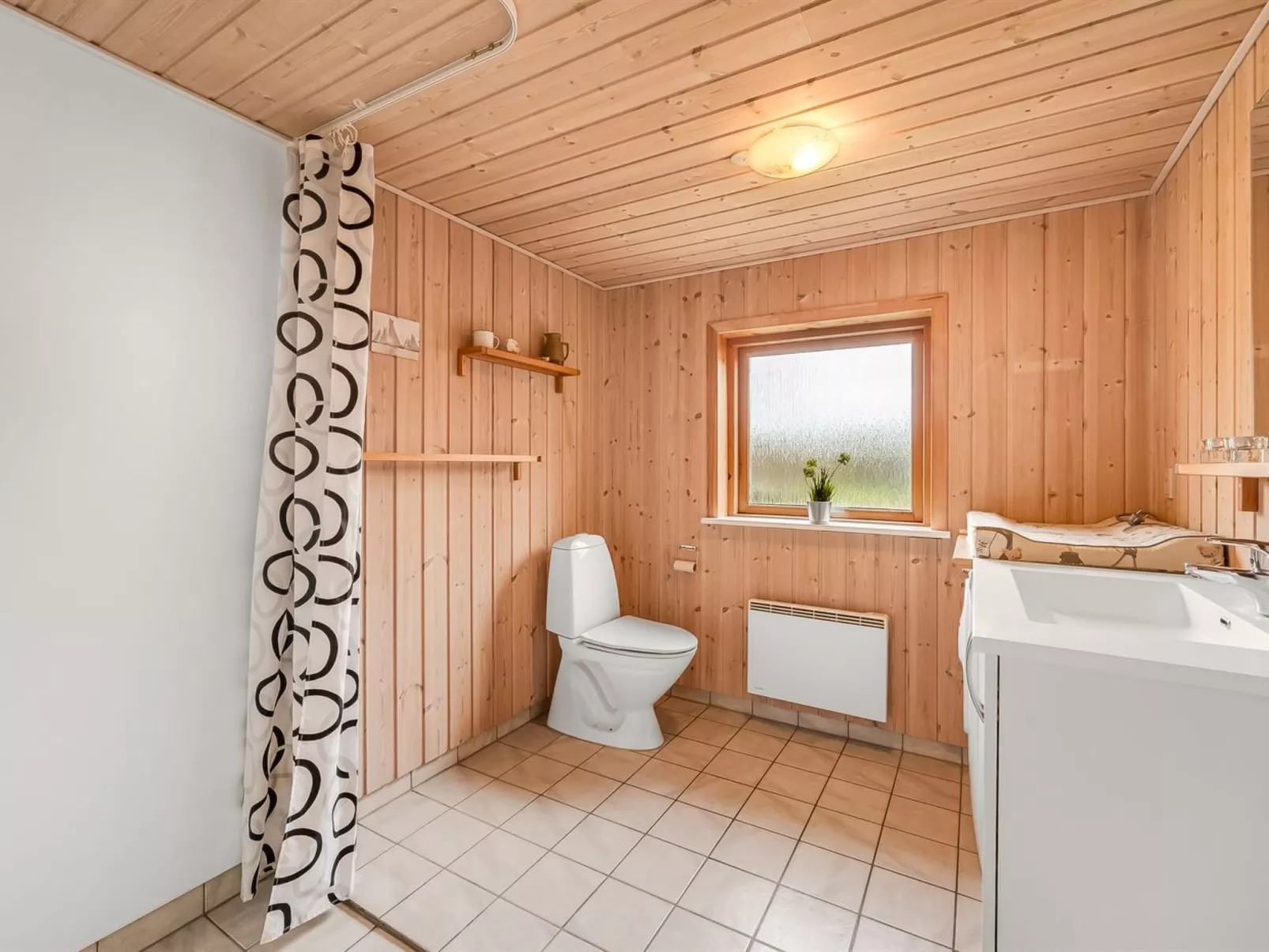 "Scarlet" - 400m to the fjord-Binnen