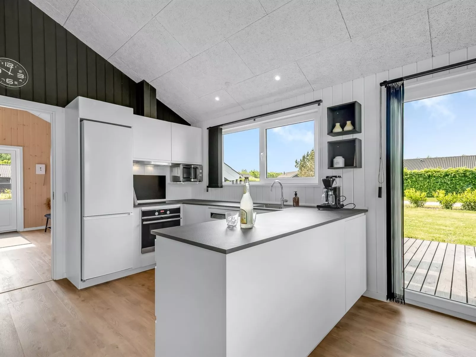 "Leeve" - 1.4km to the fjord-Binnen