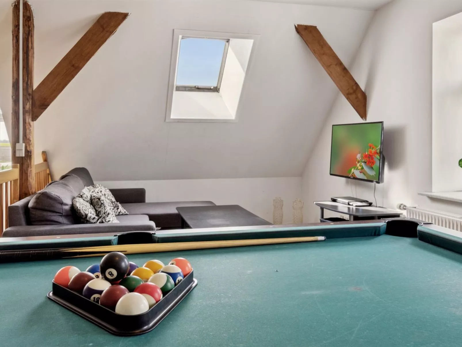 "Adine" - 13km from the sea-Binnen