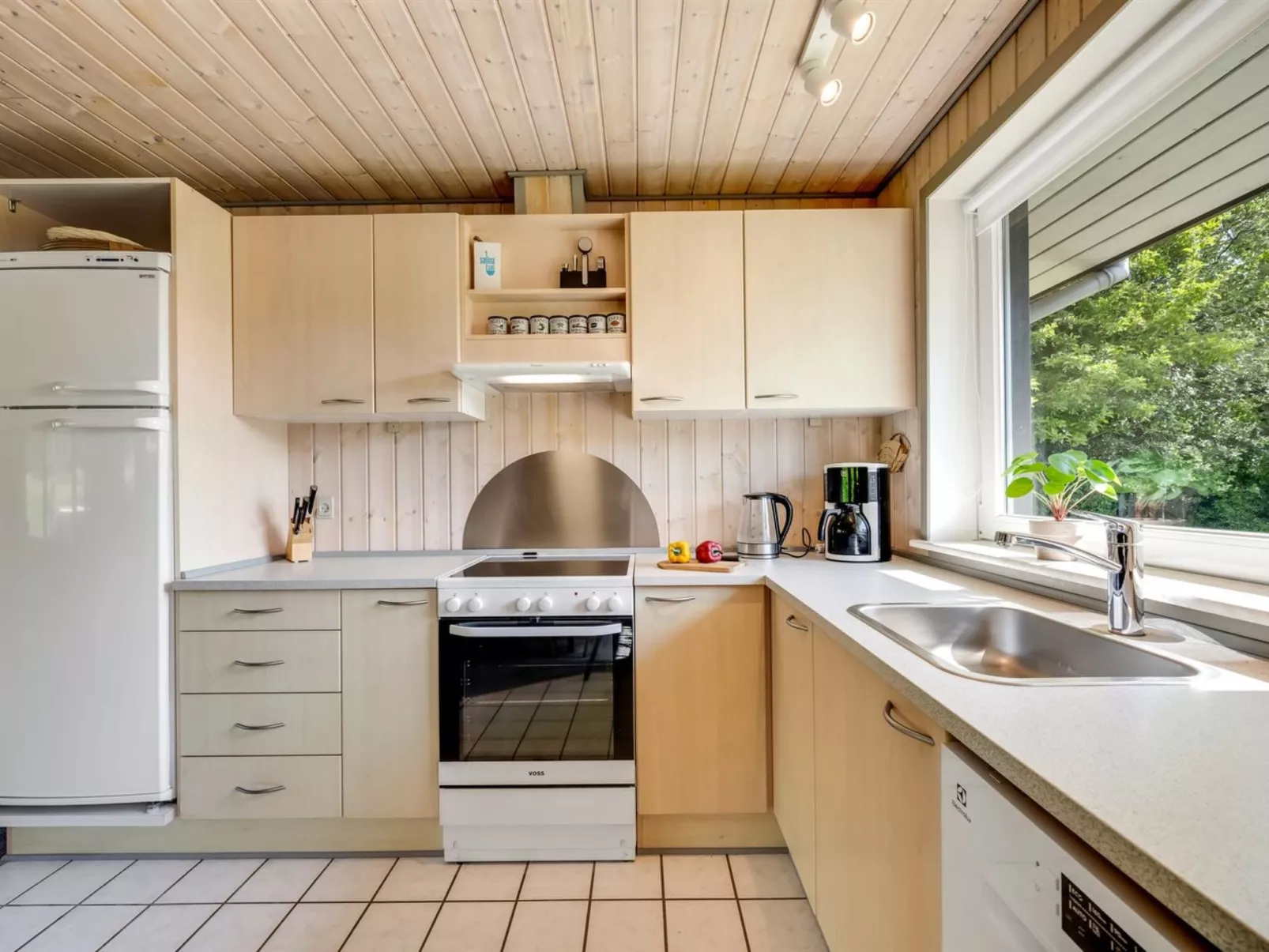 "Knag" - 800m to the fjord-Binnen