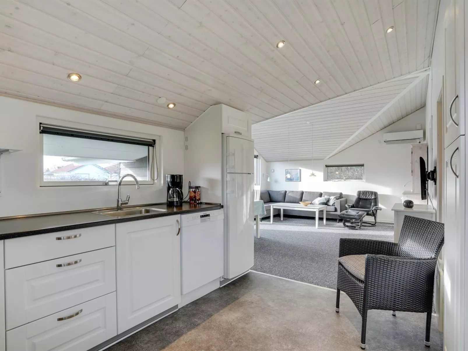 "Ingward" - 300m to the fjord-Binnen