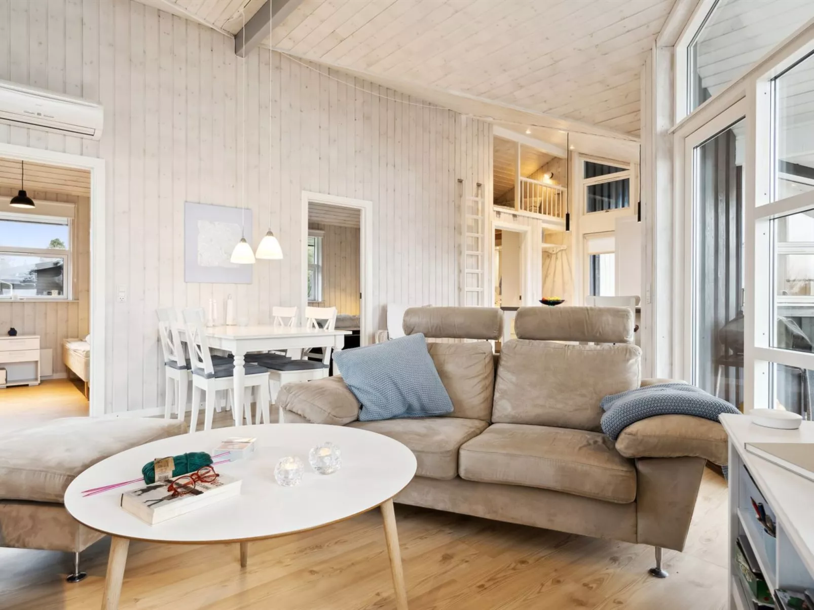 "Harald" - 300m from the sea-Binnen