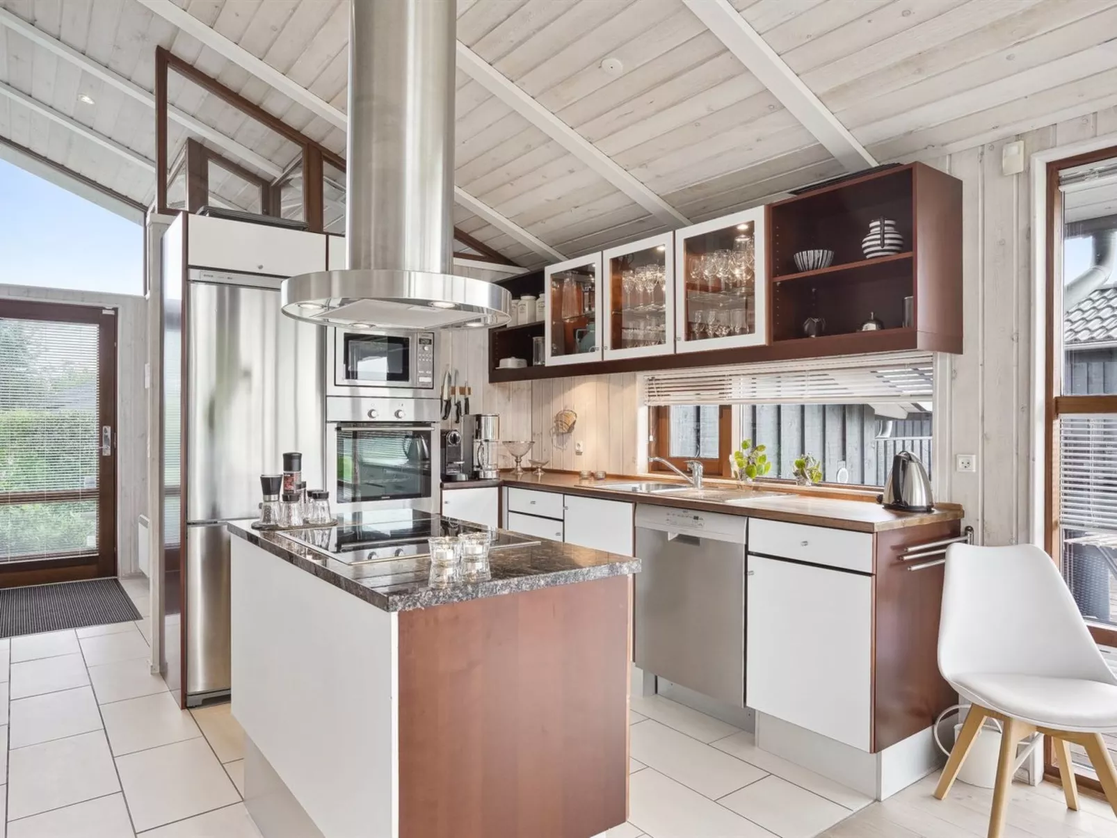 "Evald" - 400m from the sea-Binnen