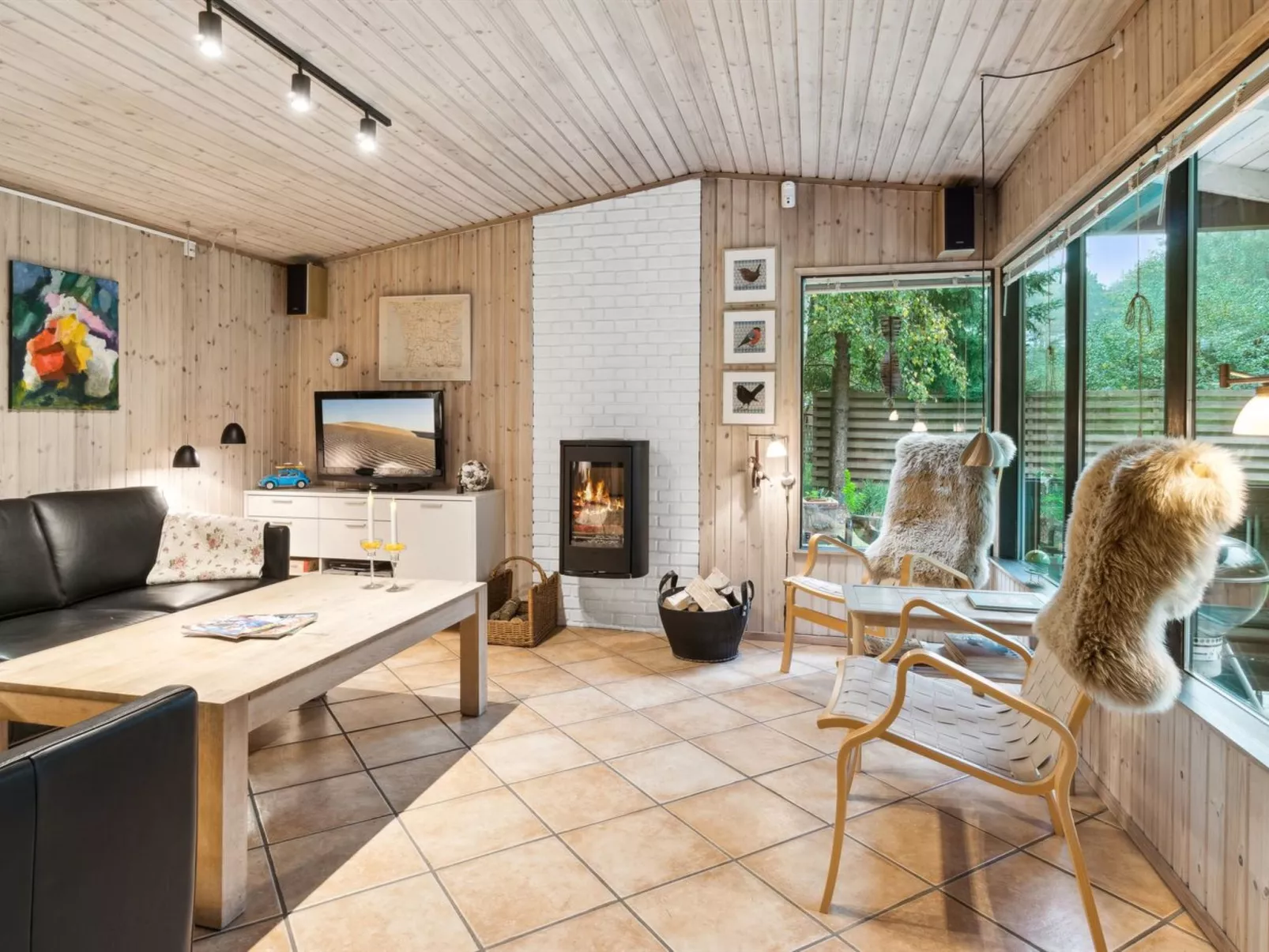 "Aiko" - 375m from the sea-Binnen