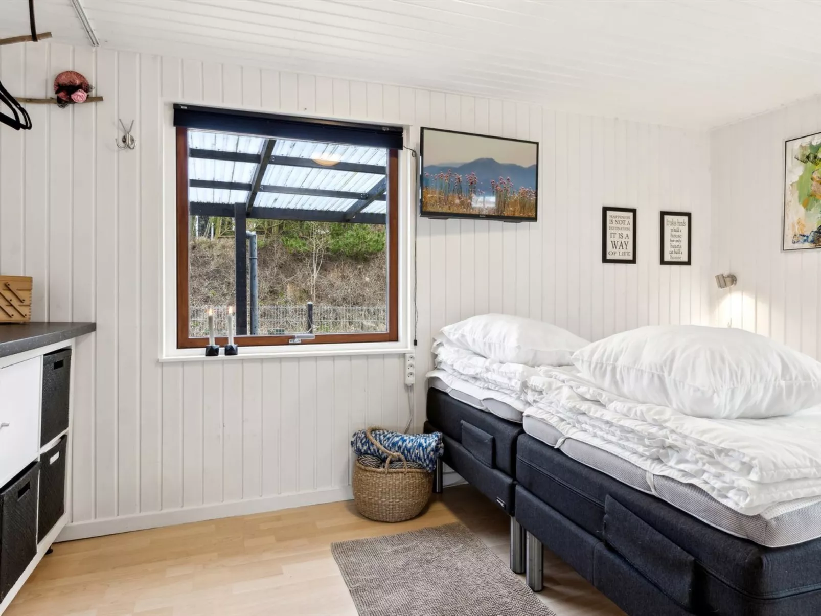 "Tjarven" - 300m from the sea-Binnen