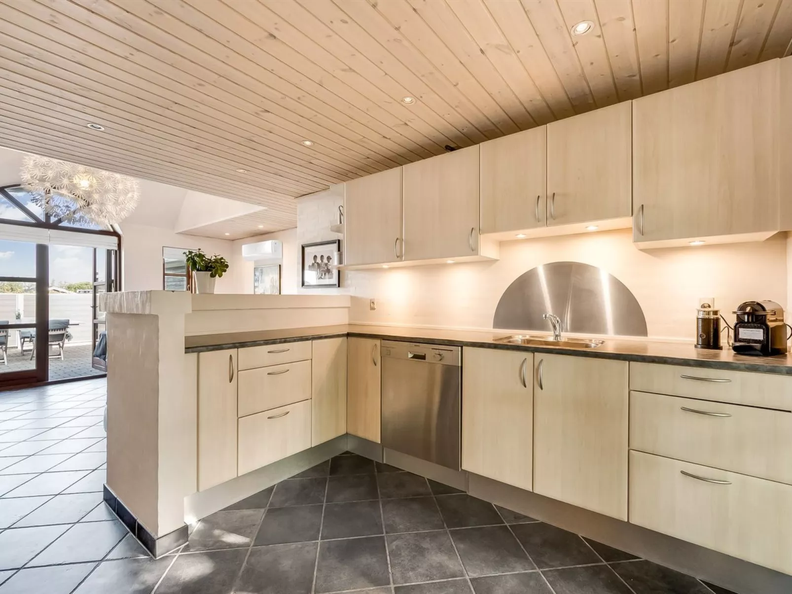 "Hendrina" - 250m to the fjord-Binnen