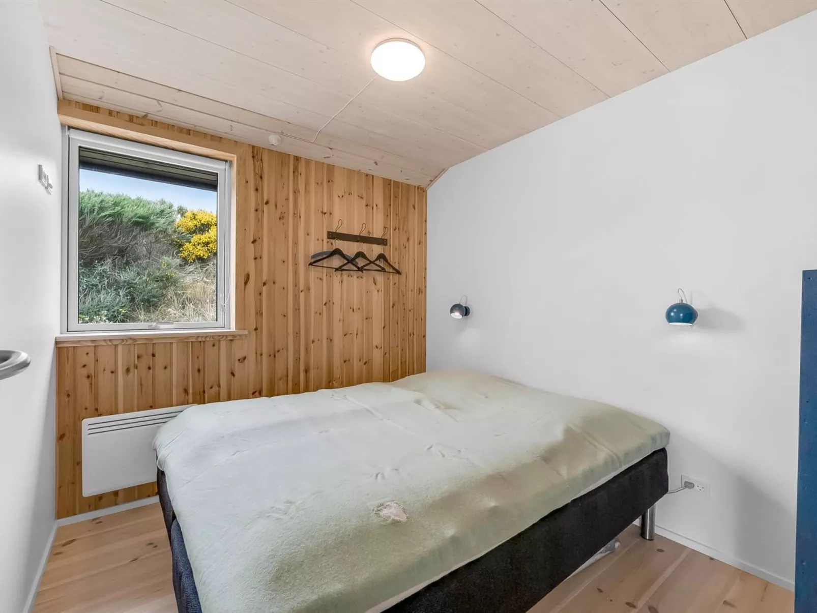 "Apolina" -  from the sea-Binnen