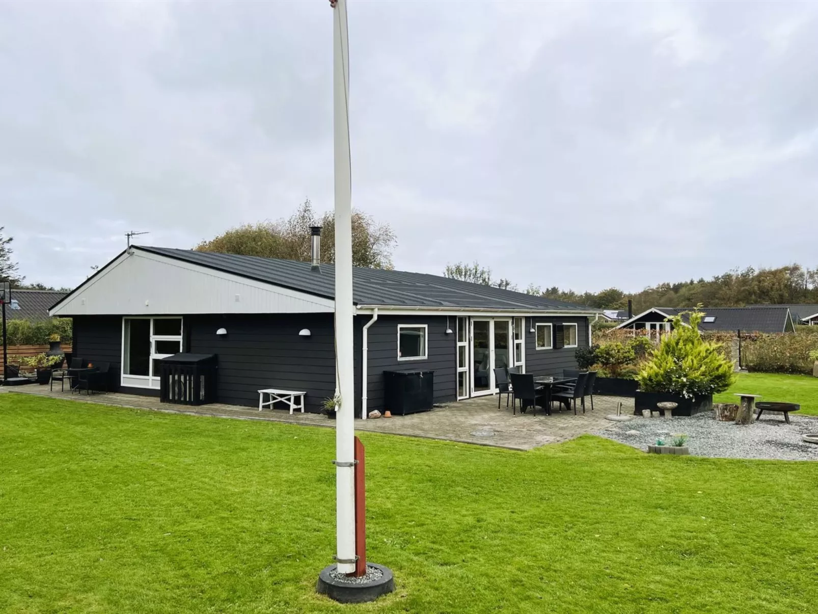 "Kjartan" - 32m to the fjord-Buiten