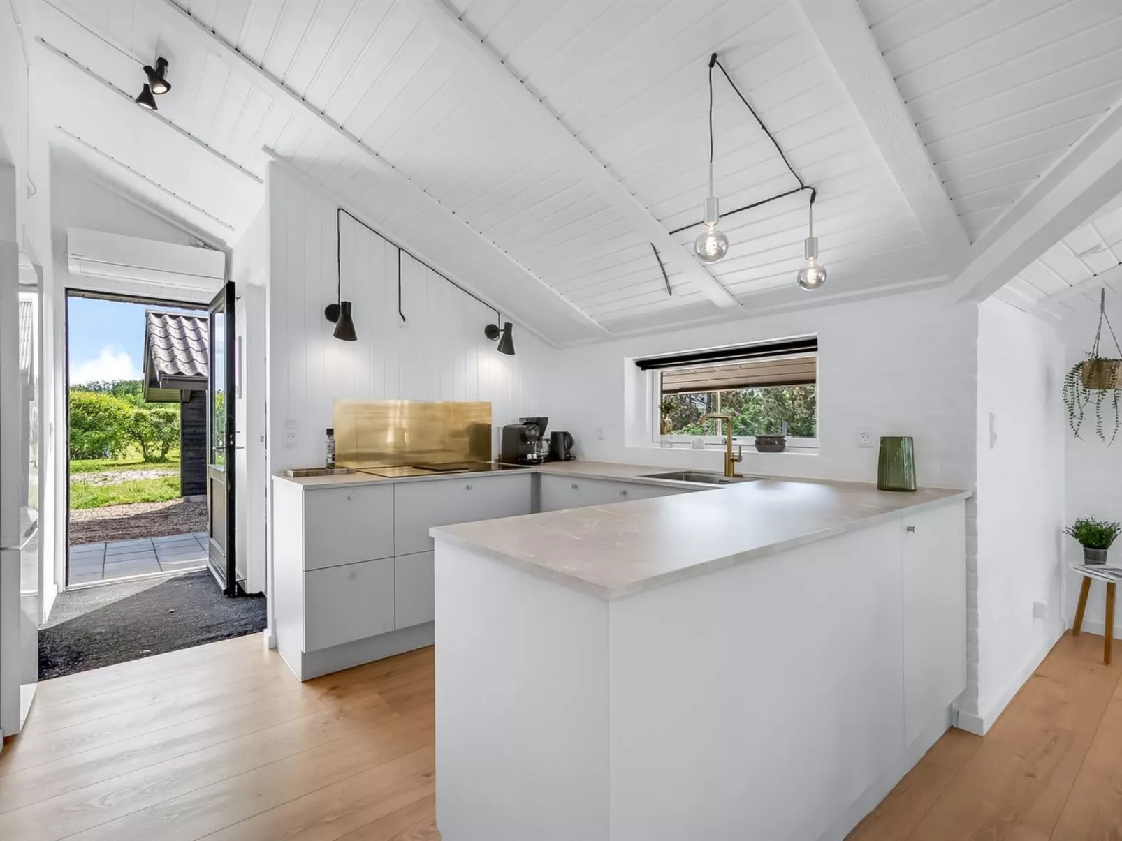 "Tilda" - 900m from the sea-Binnen