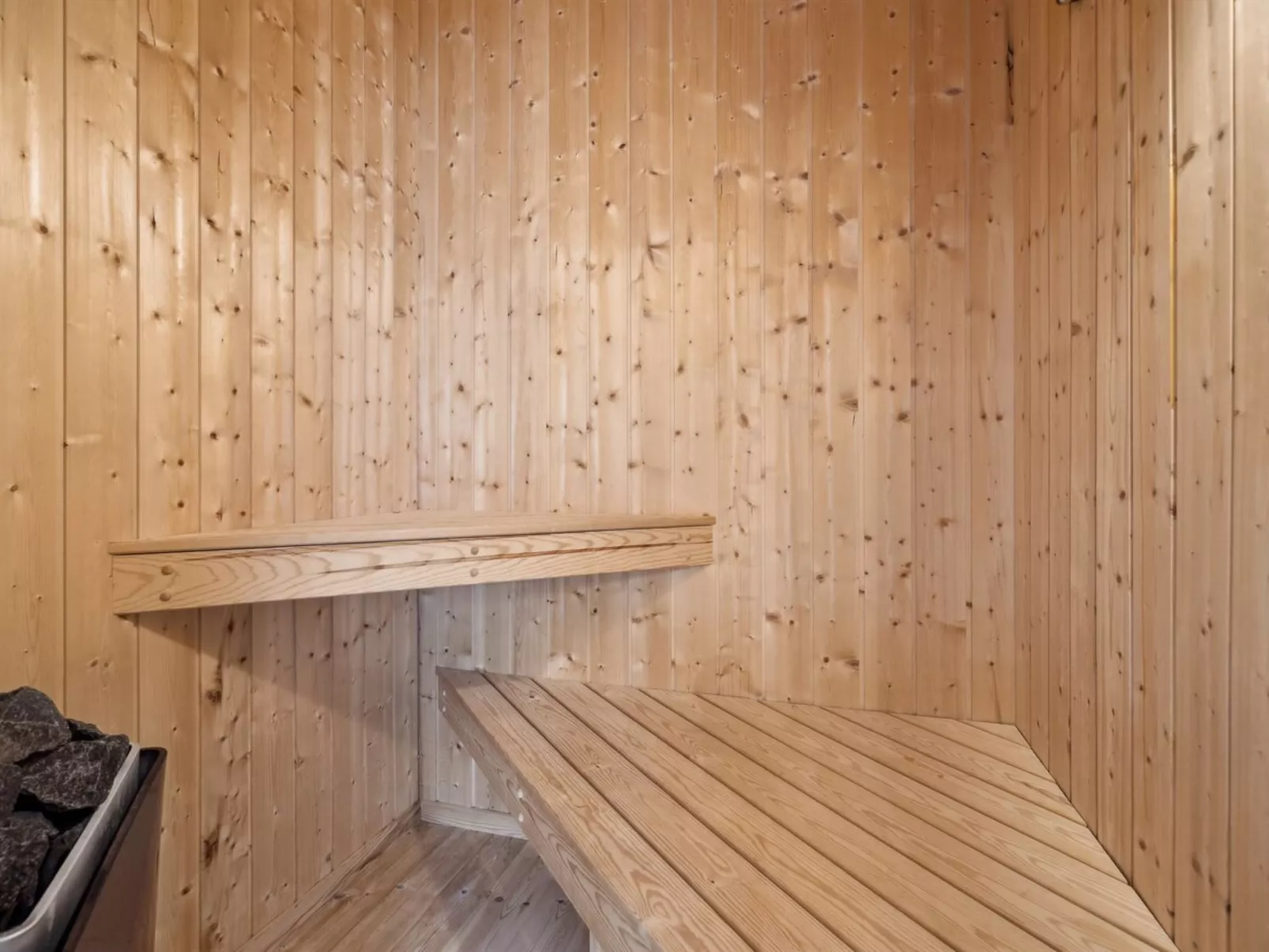 "Fatima" - 400m from the sea-Binnen