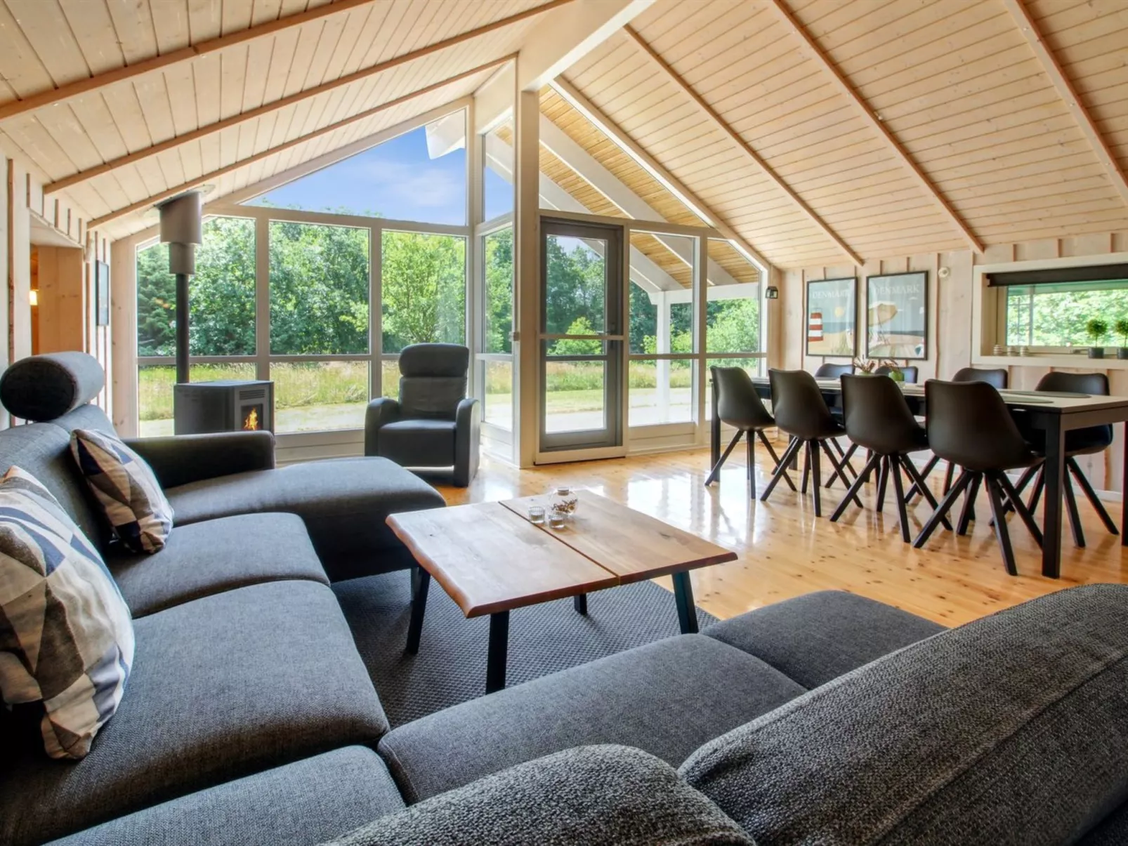 "Sanna" - 30km from the sea-Binnen