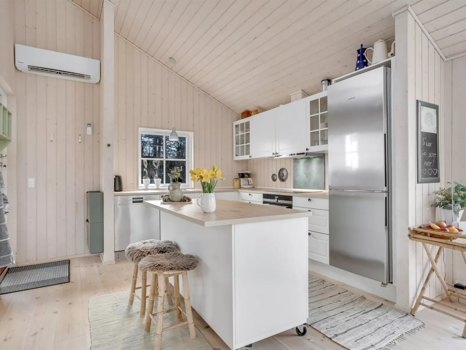 "Preben" - 50m from the sea-Binnen