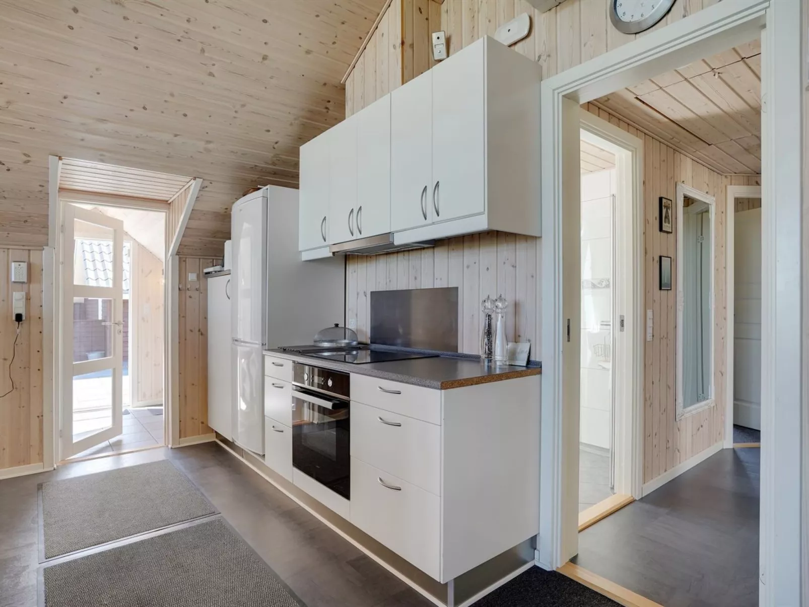 "Saila" - 500m to the fjord-Binnen