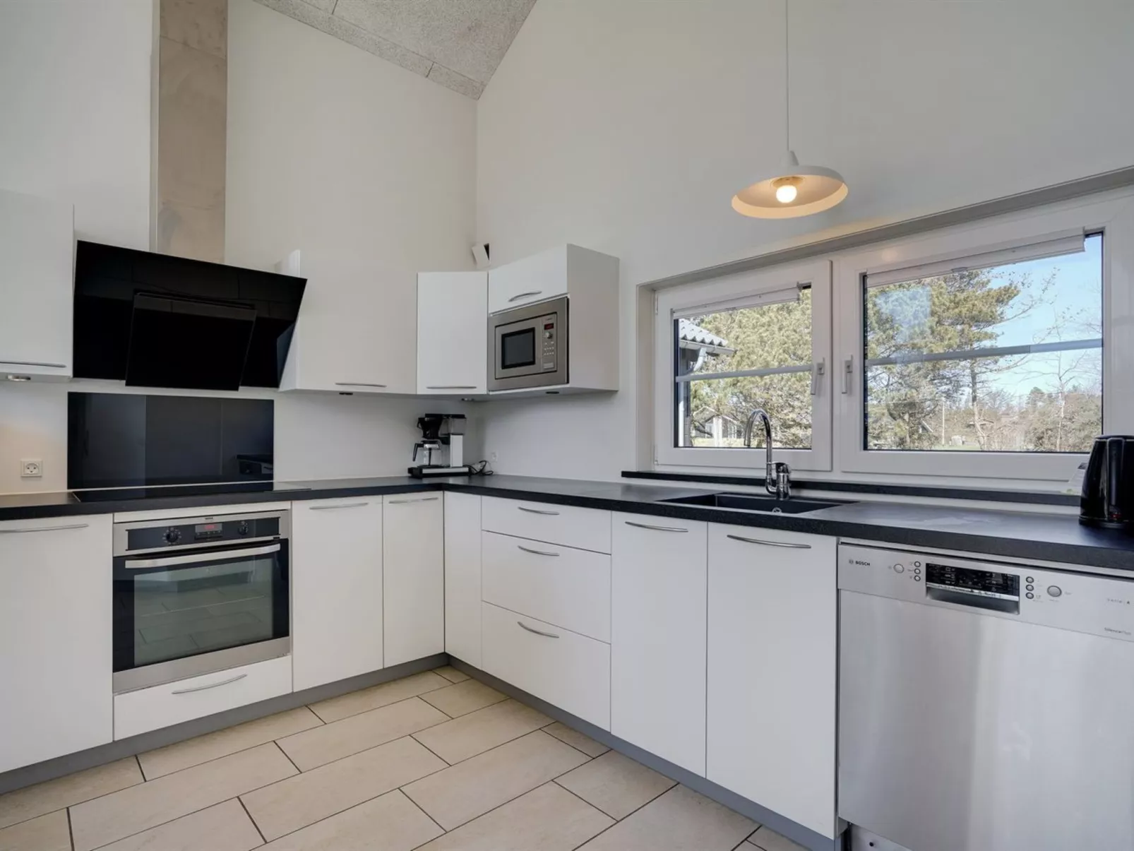 "Lova" - 600m from the sea-Binnen