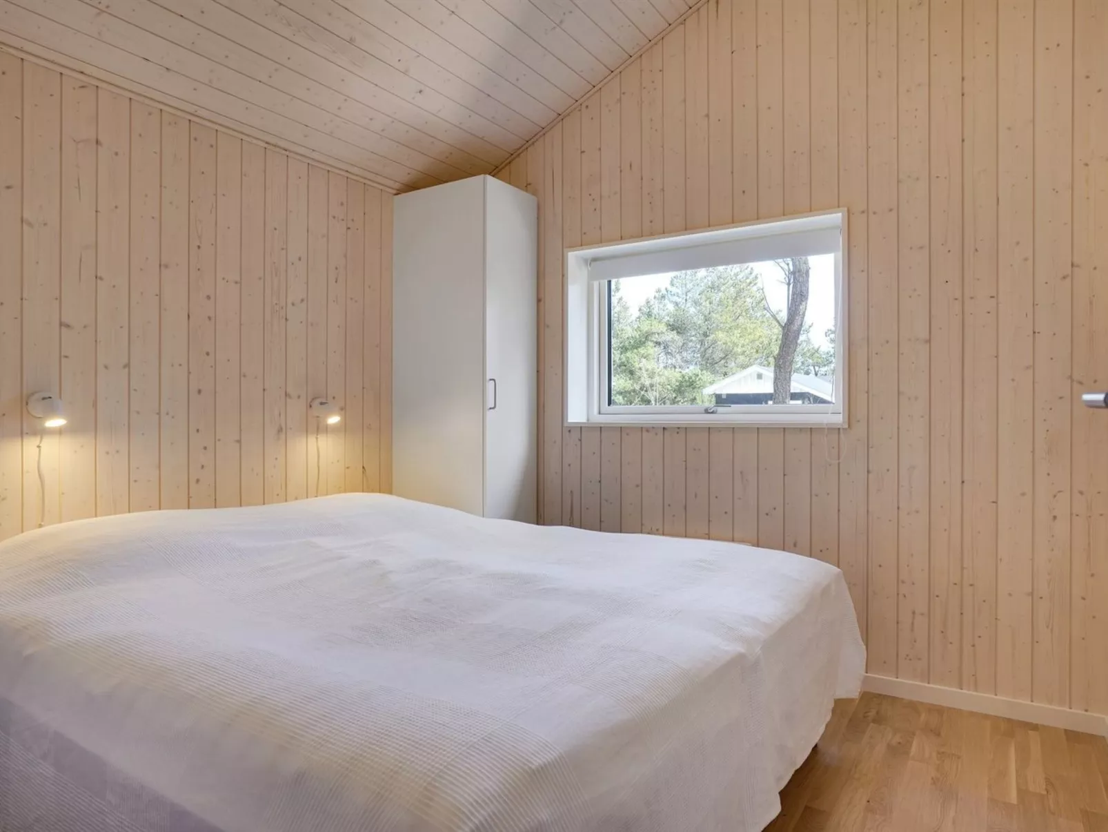 "Dior" - 1.4km from the sea-Binnen